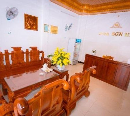 Hotel Khach San Son Ha Tỉnh Kontum Zewnętrze zdjęcie