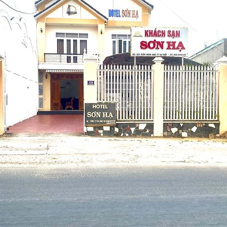 Hotel Khach San Son Ha Tỉnh Kontum Zewnętrze zdjęcie