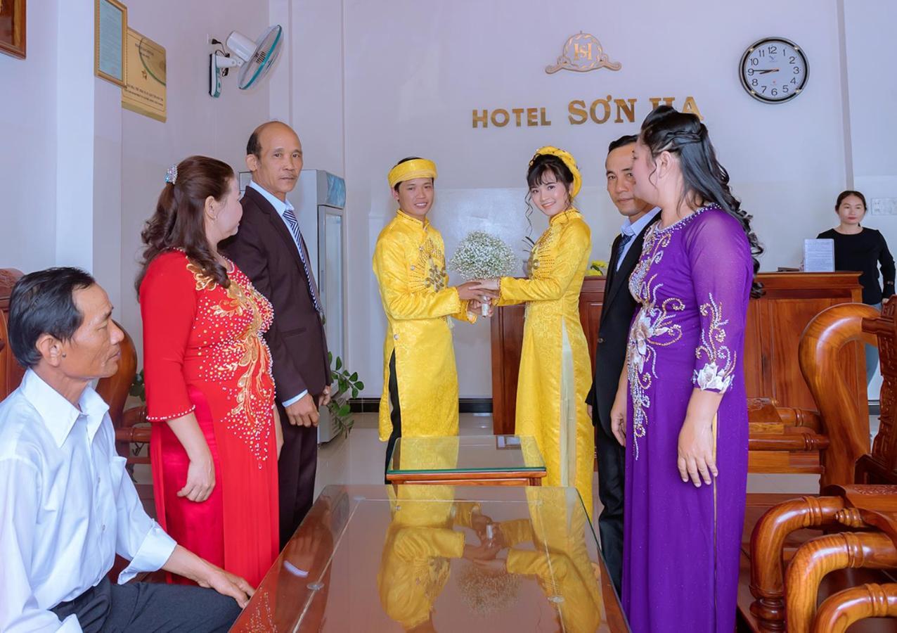 Hotel Khach San Son Ha Tỉnh Kontum Zewnętrze zdjęcie
