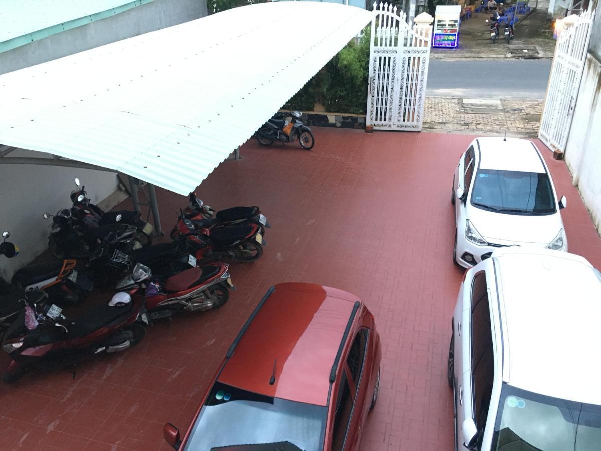 Hotel Khach San Son Ha Tỉnh Kontum Zewnętrze zdjęcie