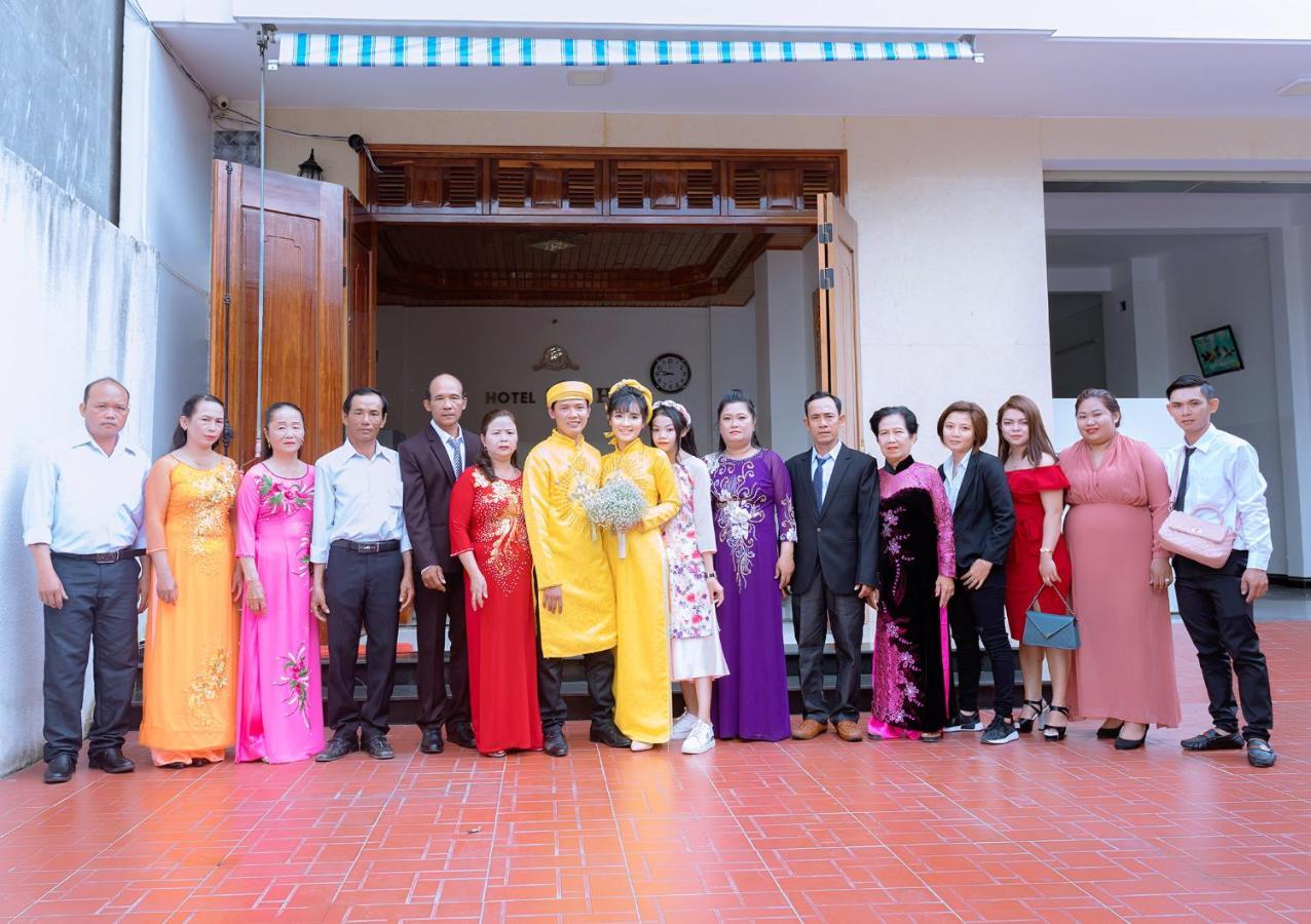 Hotel Khach San Son Ha Tỉnh Kontum Zewnętrze zdjęcie