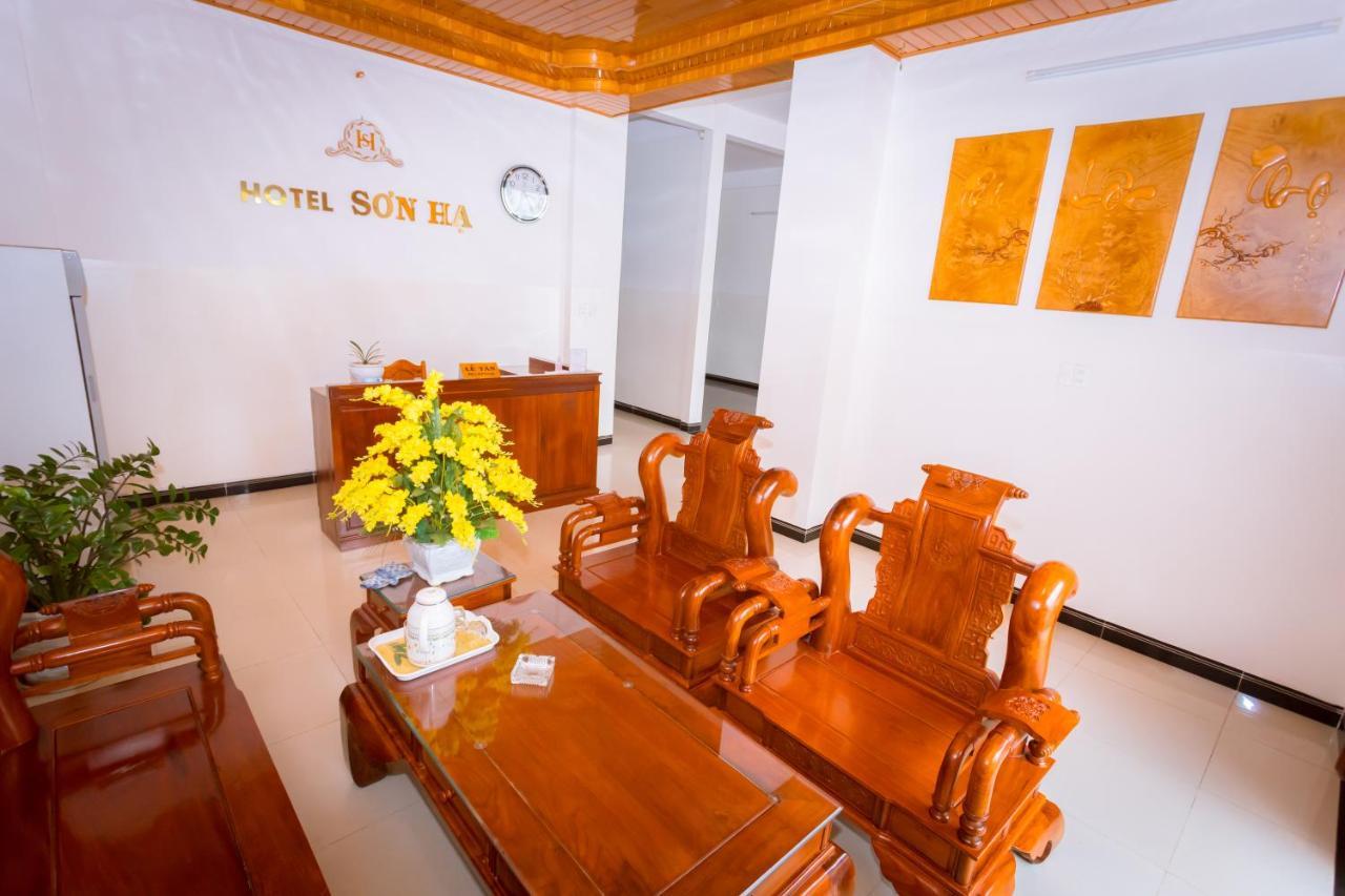 Hotel Khach San Son Ha Tỉnh Kontum Zewnętrze zdjęcie