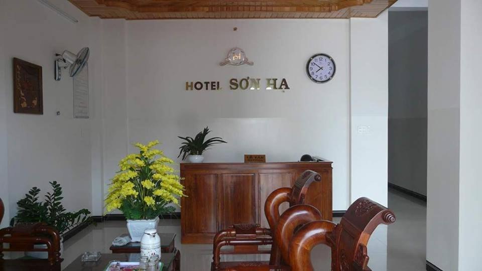 Hotel Khach San Son Ha Tỉnh Kontum Zewnętrze zdjęcie
