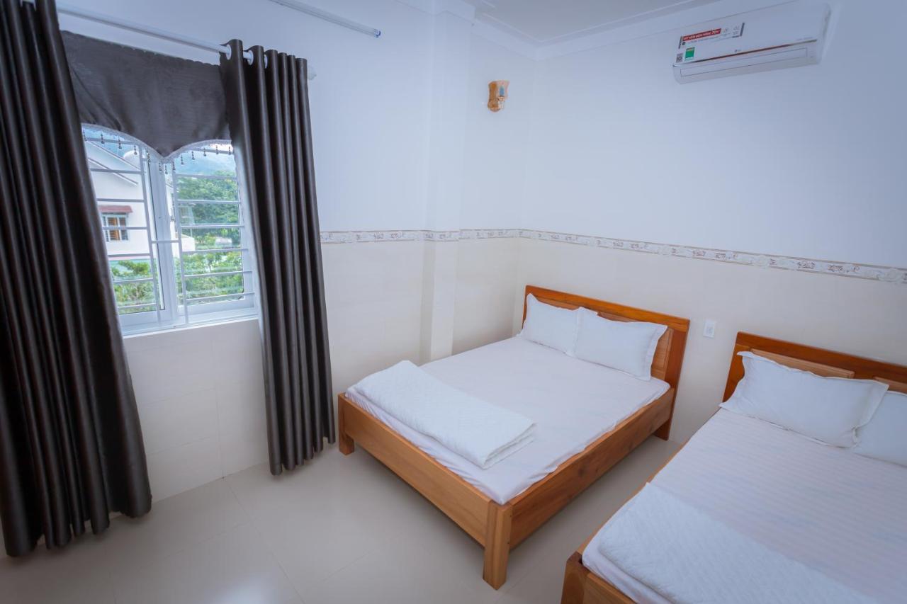Hotel Khach San Son Ha Tỉnh Kontum Zewnętrze zdjęcie