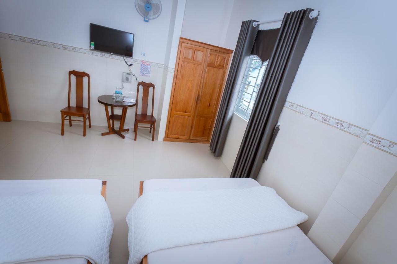 Hotel Khach San Son Ha Tỉnh Kontum Zewnętrze zdjęcie