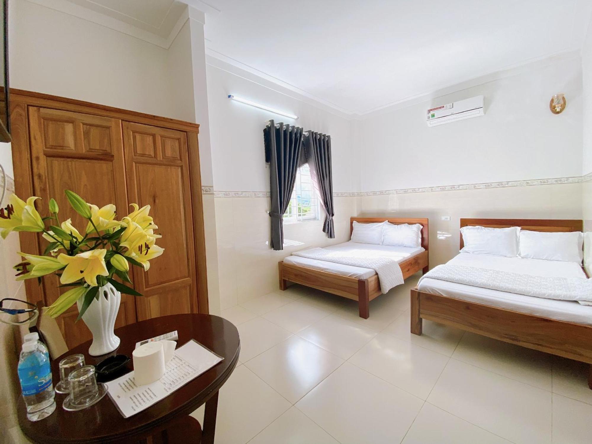 Hotel Khach San Son Ha Tỉnh Kontum Zewnętrze zdjęcie