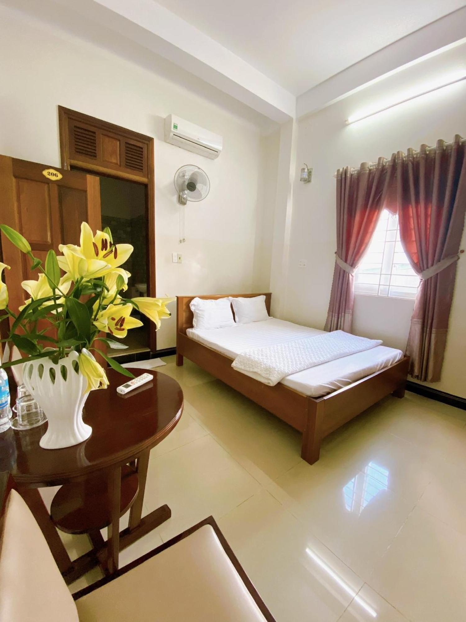 Hotel Khach San Son Ha Tỉnh Kontum Zewnętrze zdjęcie