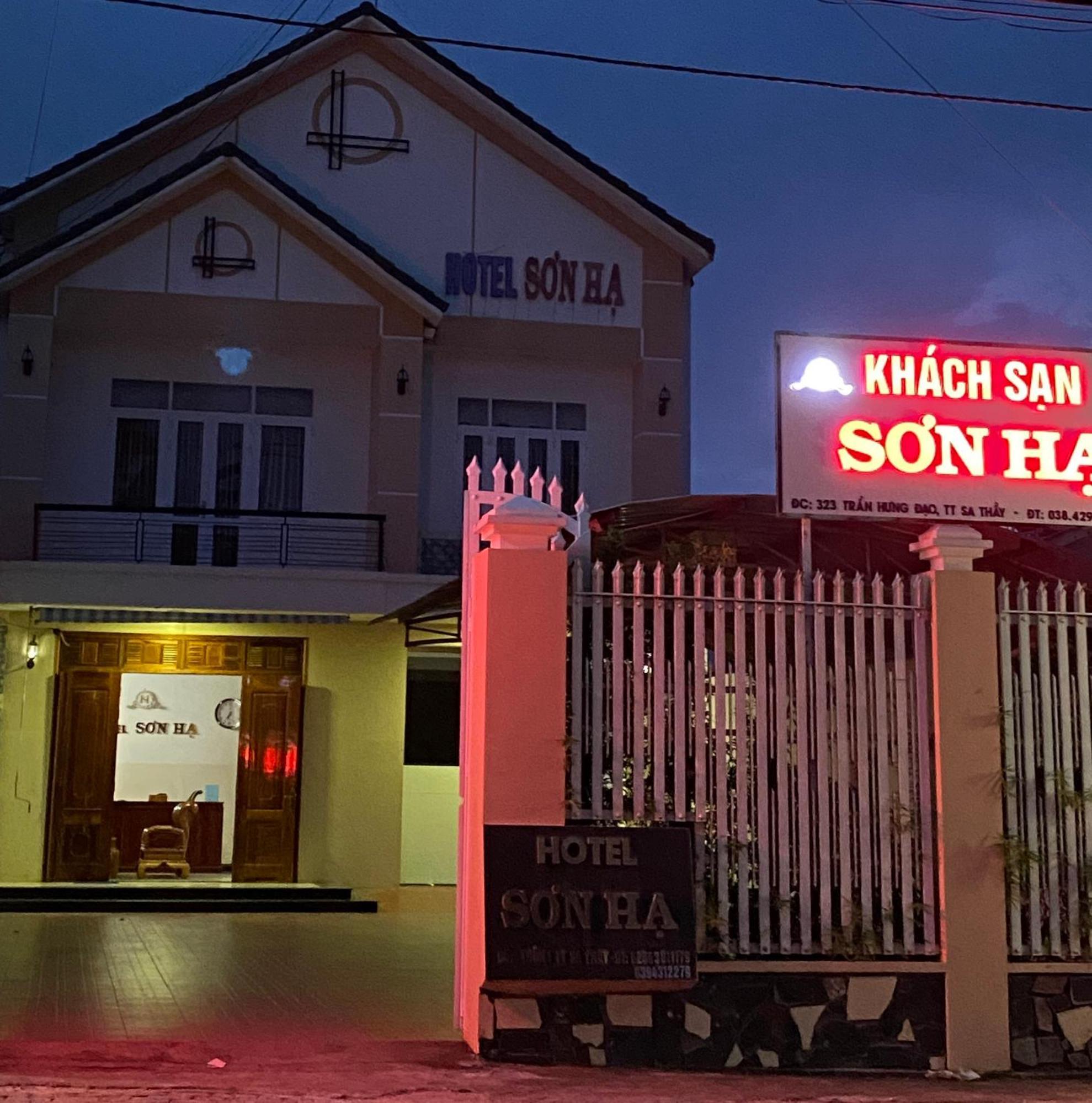 Hotel Khach San Son Ha Tỉnh Kontum Zewnętrze zdjęcie