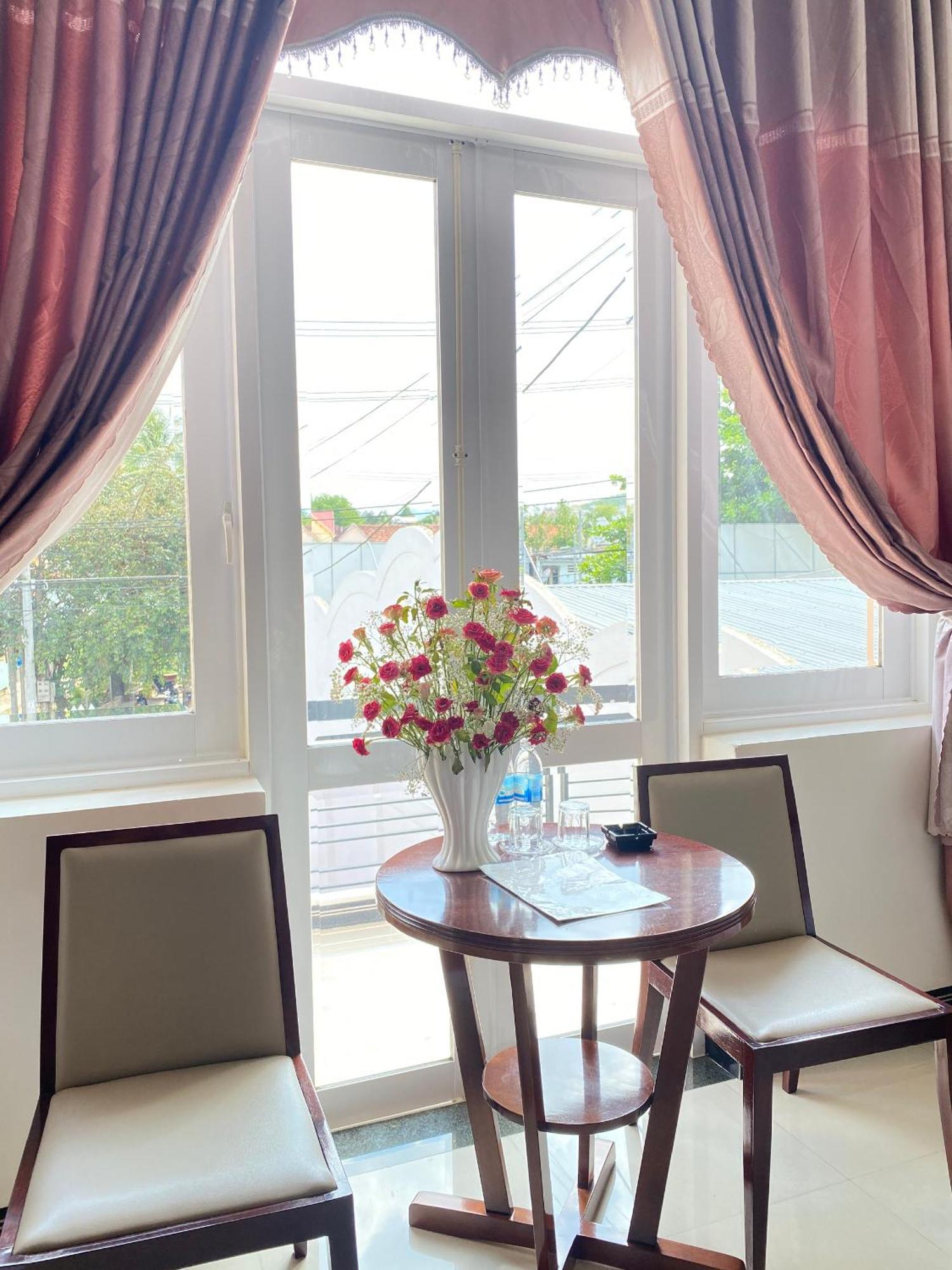 Hotel Khach San Son Ha Tỉnh Kontum Zewnętrze zdjęcie