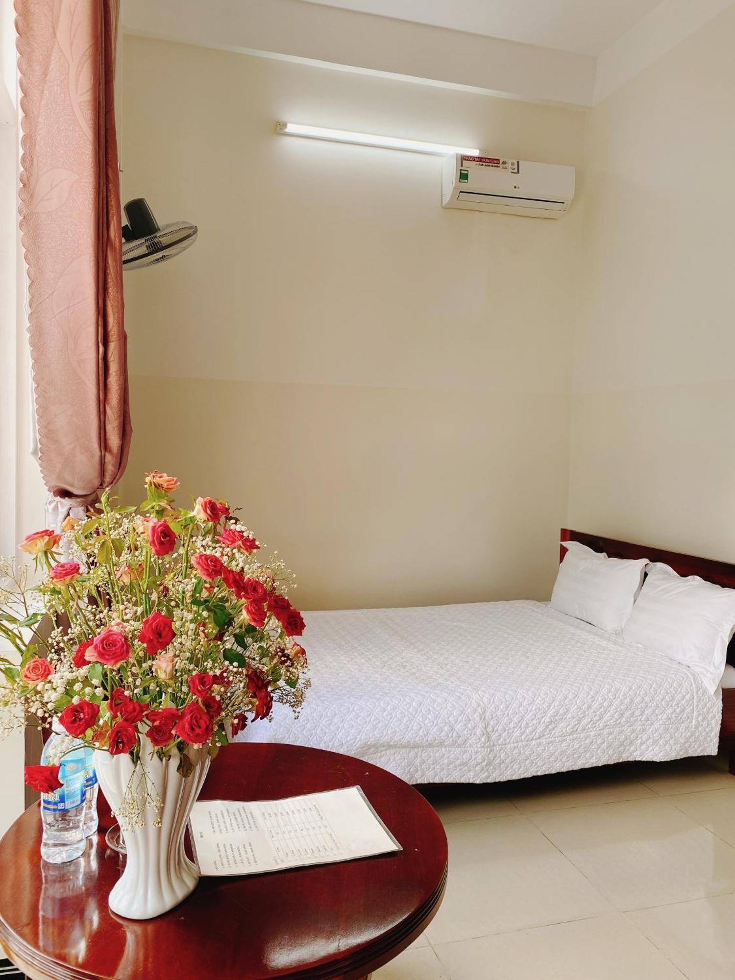 Hotel Khach San Son Ha Tỉnh Kontum Zewnętrze zdjęcie