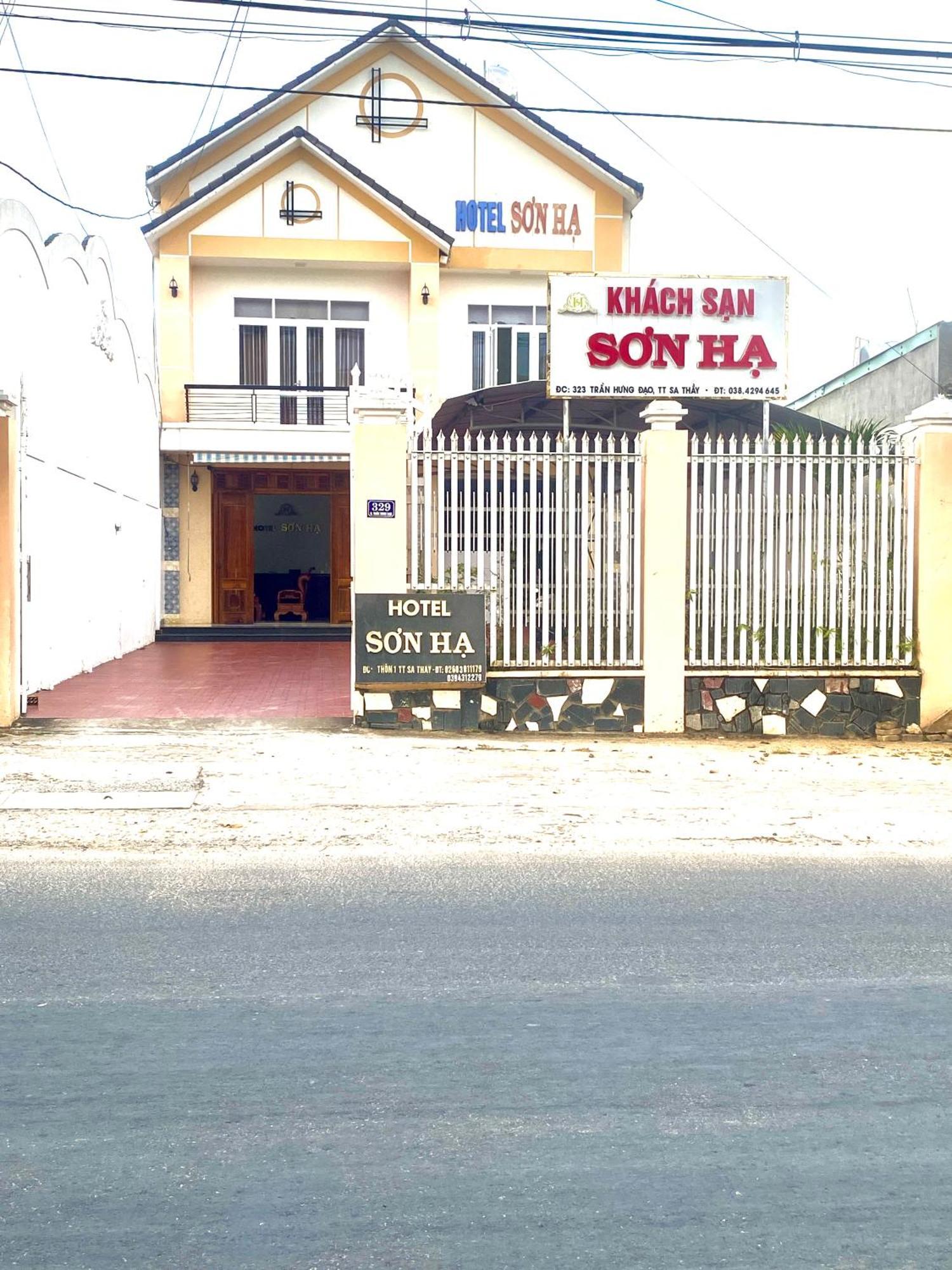 Hotel Khach San Son Ha Tỉnh Kontum Zewnętrze zdjęcie