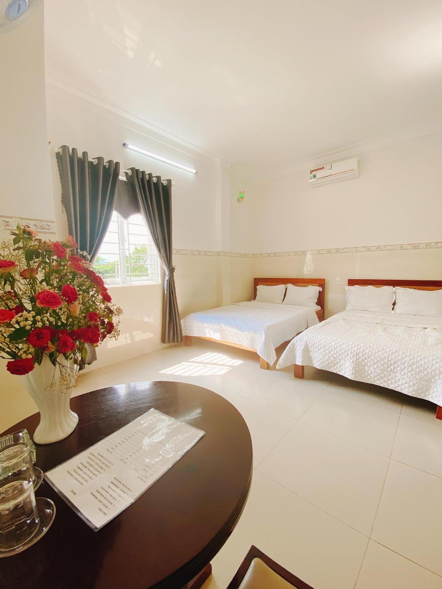 Hotel Khach San Son Ha Tỉnh Kontum Zewnętrze zdjęcie