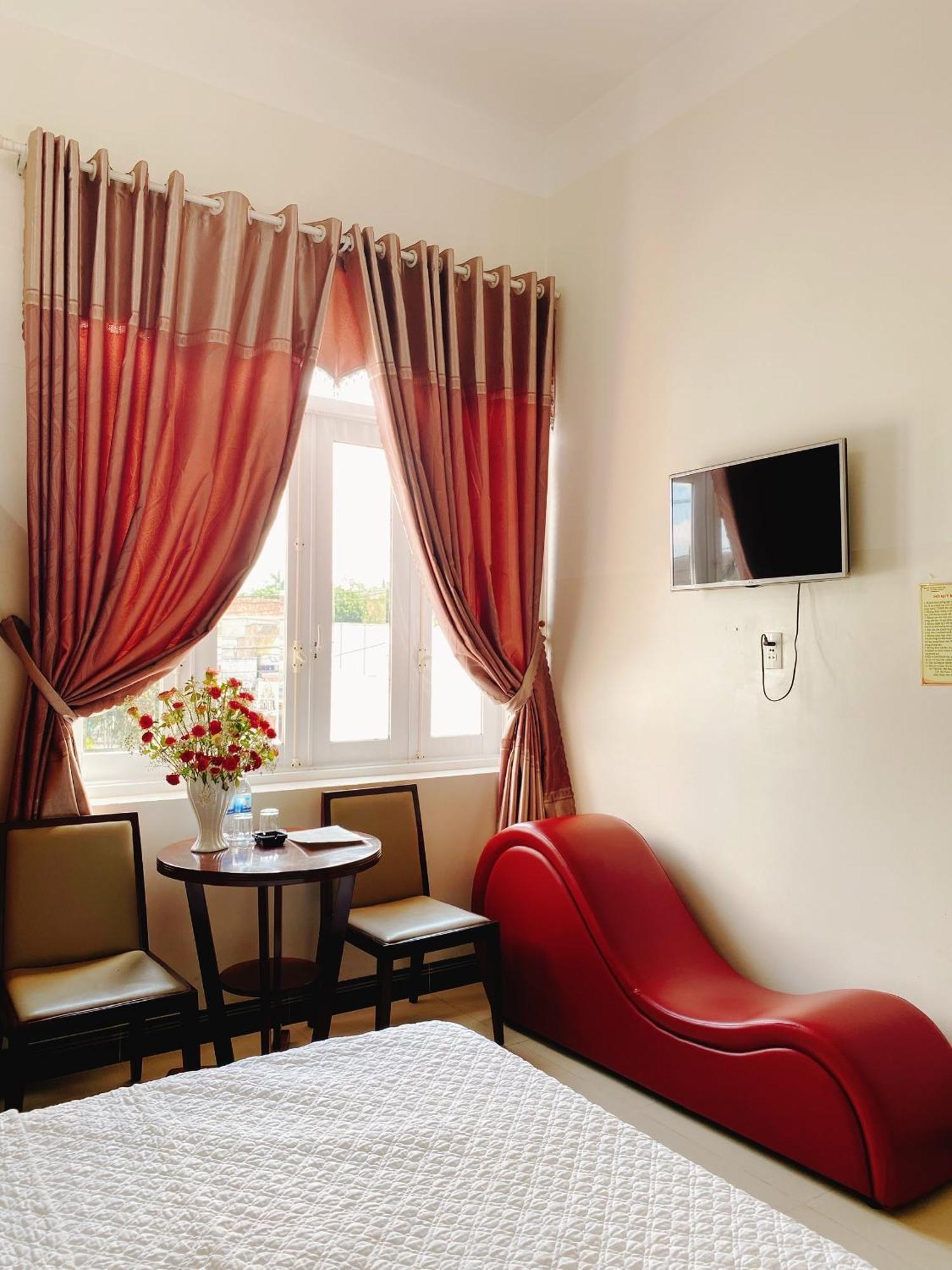 Hotel Khach San Son Ha Tỉnh Kontum Zewnętrze zdjęcie