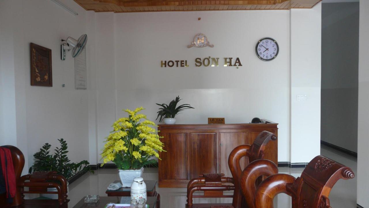 Hotel Khach San Son Ha Tỉnh Kontum Zewnętrze zdjęcie