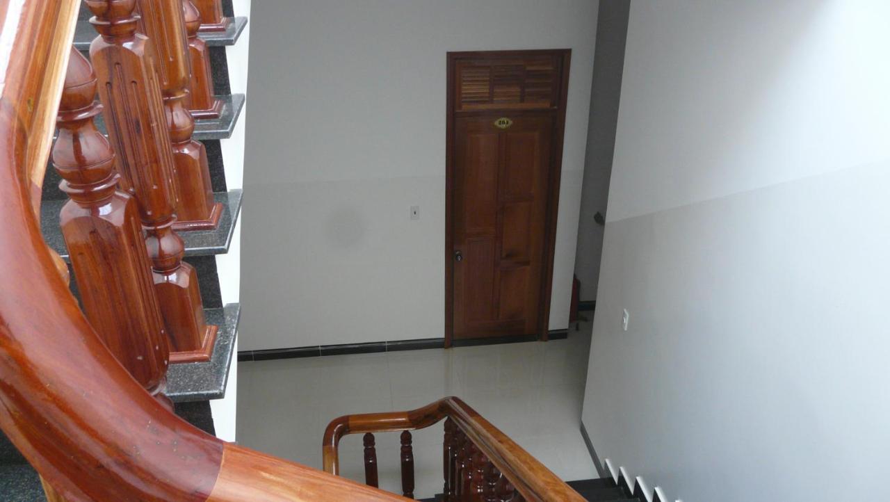 Hotel Khach San Son Ha Tỉnh Kontum Zewnętrze zdjęcie